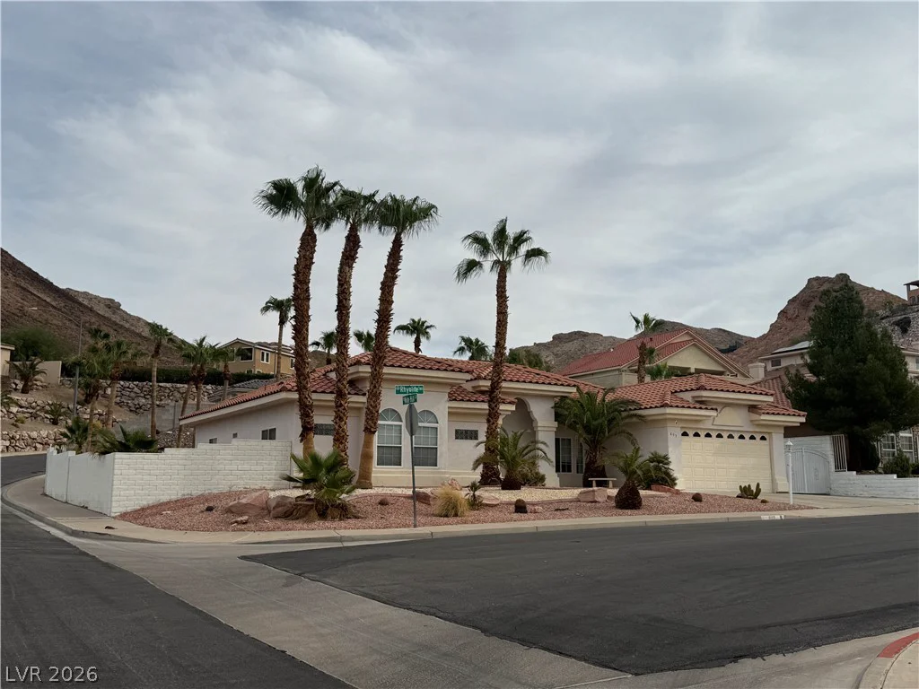 899 Rhyolite, Henderson, NV 89011