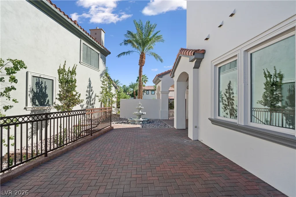 19 Via Del Garda, Henderson, NV 89011