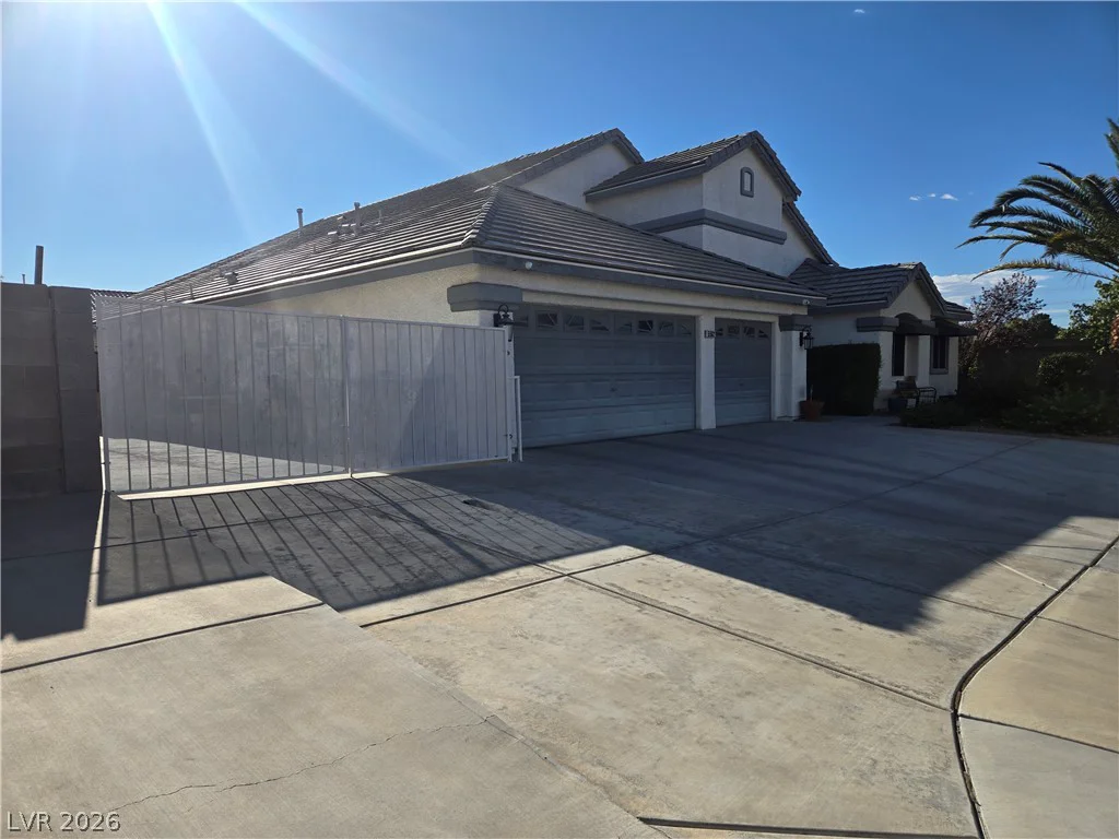 5562 Oakview Falls, Las Vegas, NV 89148