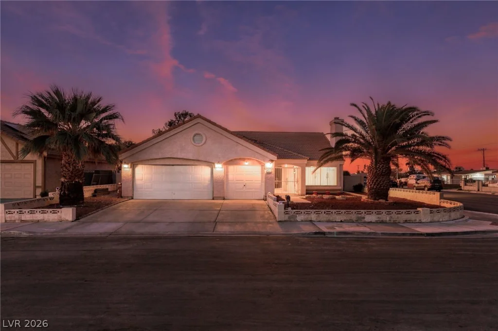 901 Shifting Sands, Las Vegas, NV 89108