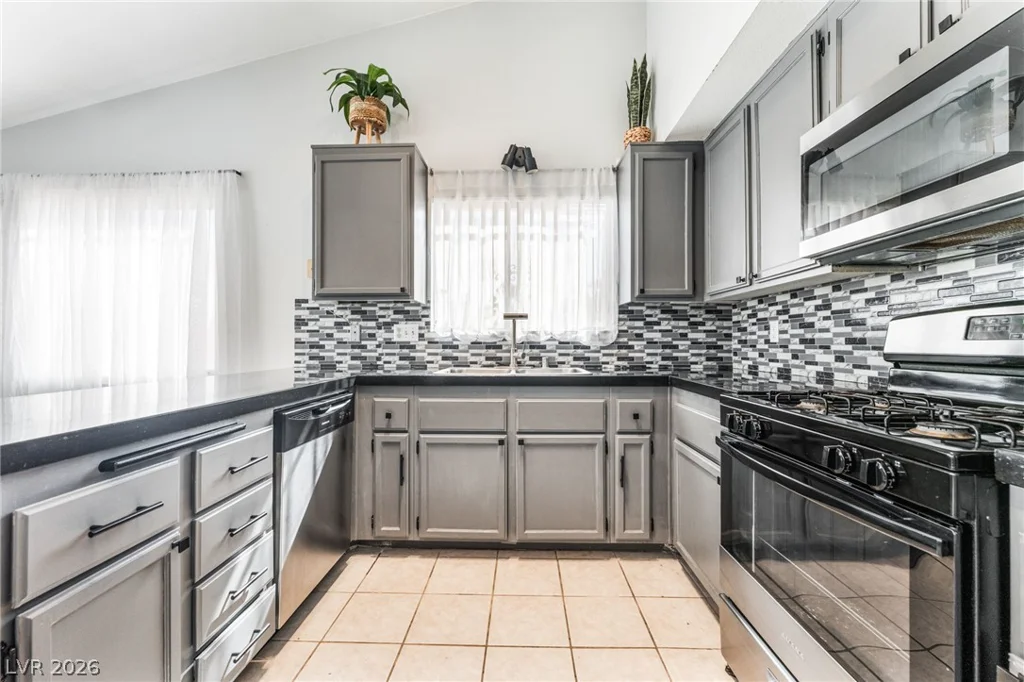901 Shifting Sands, Las Vegas, NV 89108