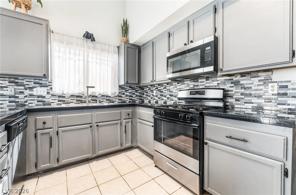 901 Shifting Sands, Las Vegas, NV 89108