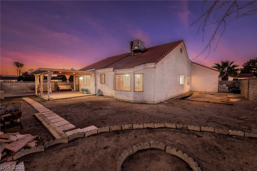 901 Shifting Sands, Las Vegas, NV 89108