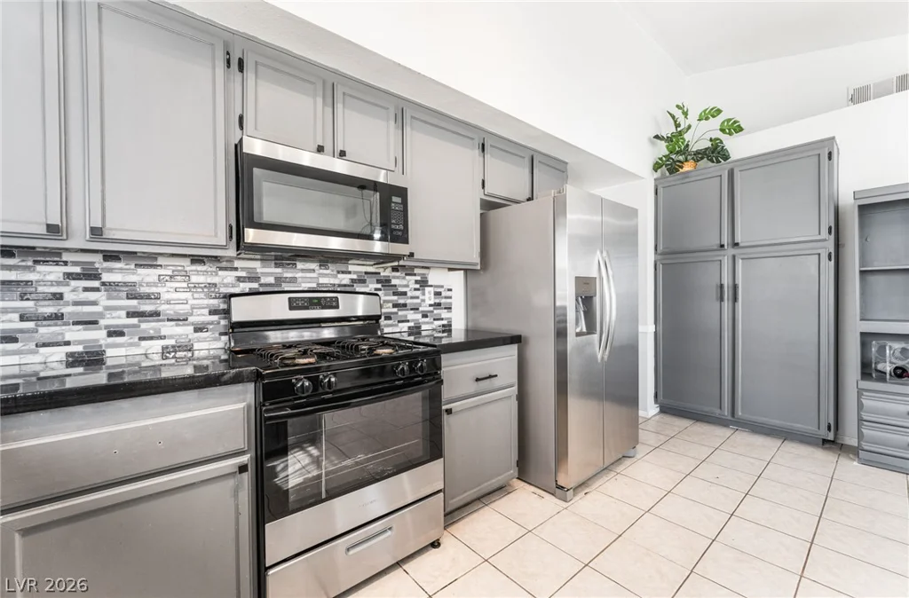 901 Shifting Sands, Las Vegas, NV 89108