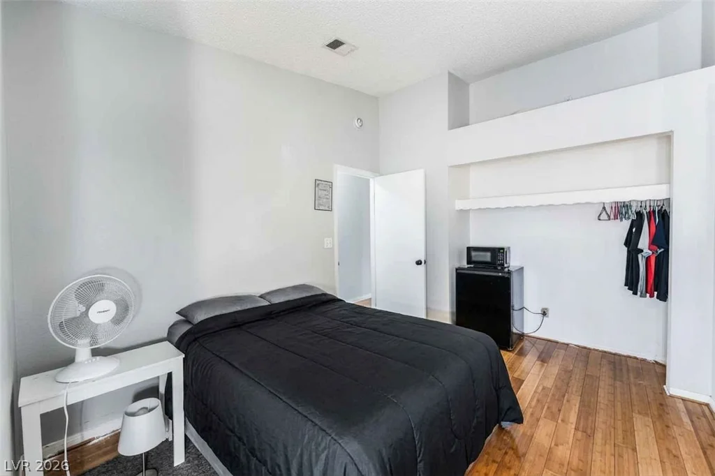 901 Shifting Sands, Las Vegas, NV 89108