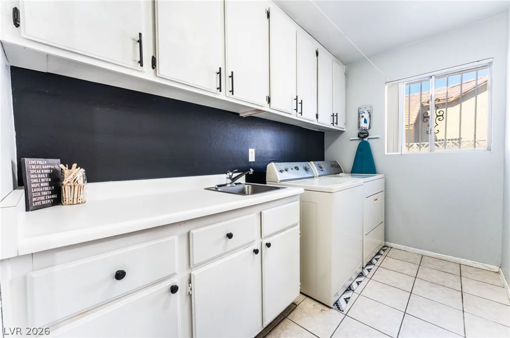901 Shifting Sands, Las Vegas, NV 89108