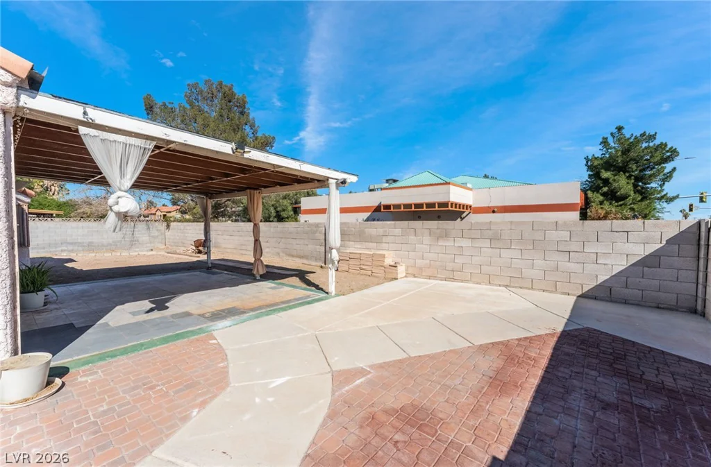 901 Shifting Sands, Las Vegas, NV 89108
