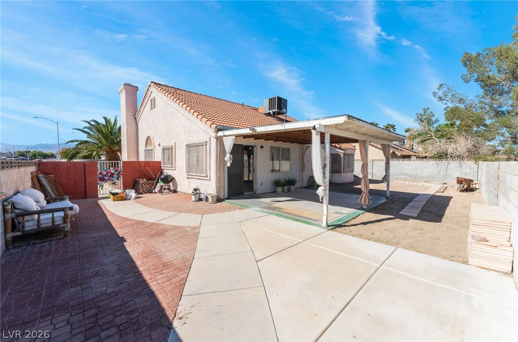 901 Shifting Sands, Las Vegas, NV 89108