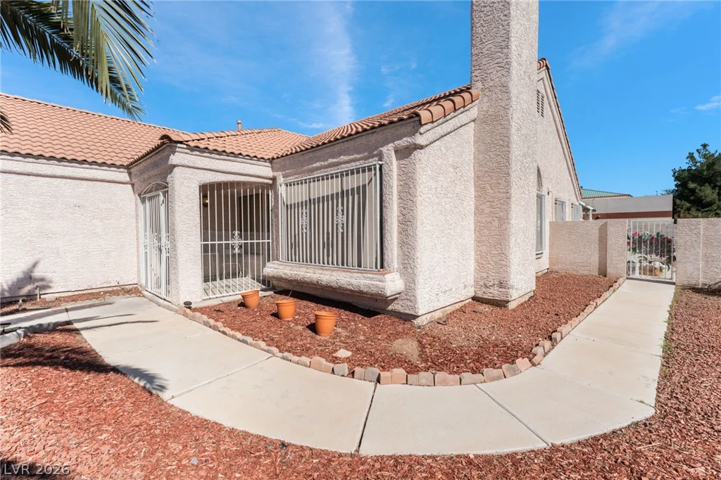 901 Shifting Sands, Las Vegas, NV 89108