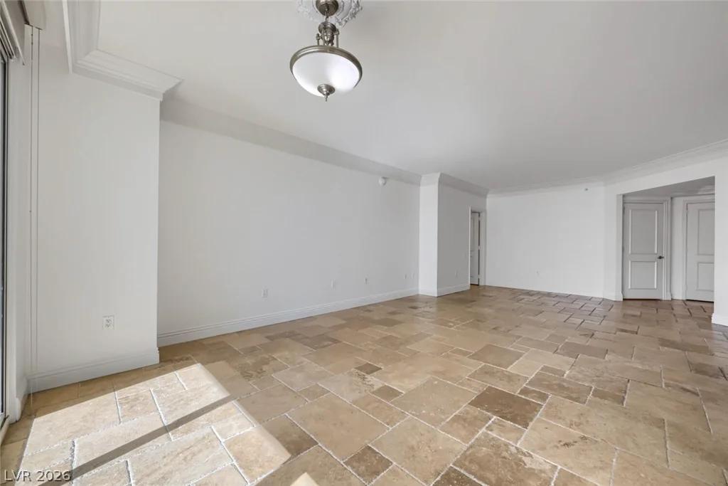 2777 Paradise, Las Vegas, NV 89109