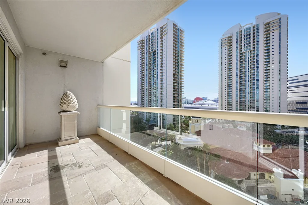 2777 Paradise, Las Vegas, NV 89109