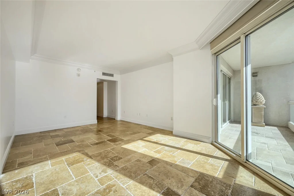 2777 Paradise, Las Vegas, NV 89109