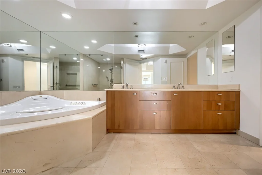 2777 Paradise, Las Vegas, NV 89109
