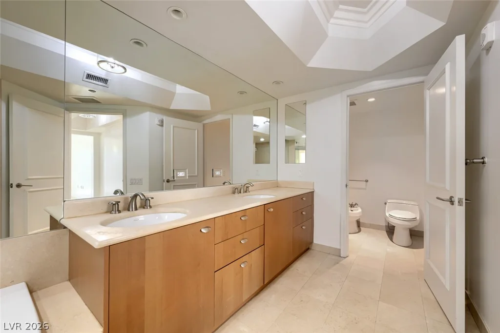 2777 Paradise, Las Vegas, NV 89109
