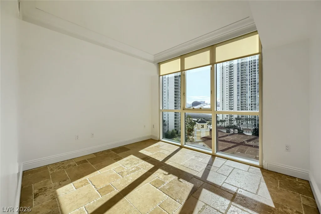 2777 Paradise, Las Vegas, NV 89109