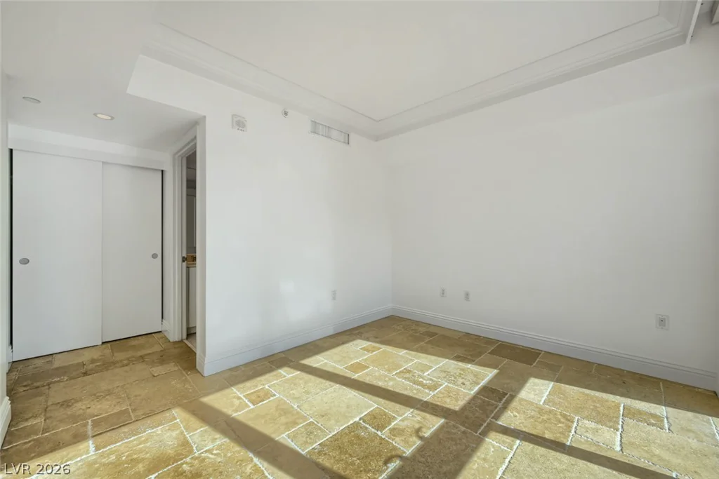 2777 Paradise, Las Vegas, NV 89109
