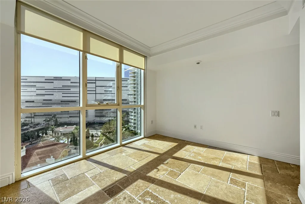2777 Paradise, Las Vegas, NV 89109