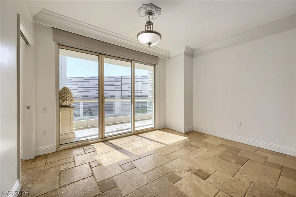 2777 Paradise, Las Vegas, NV 89109