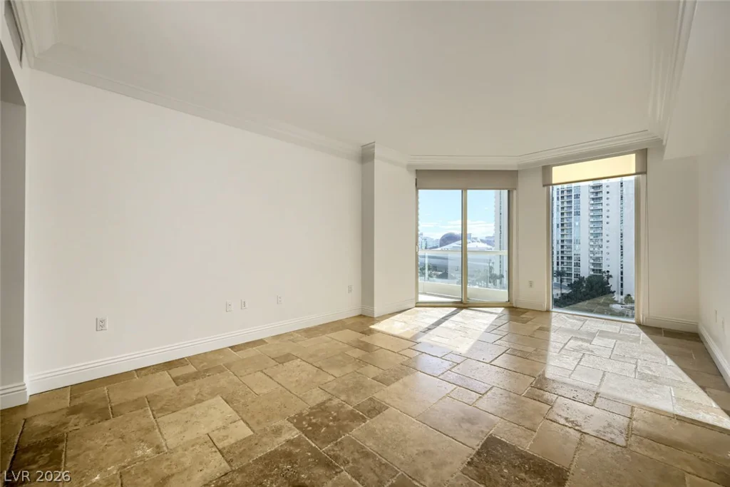 2777 Paradise, Las Vegas, NV 89109