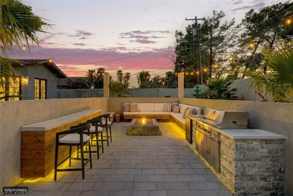 1572 Santa Anita, Las Vegas, NV 89119