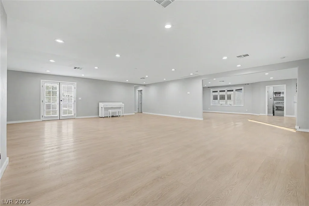 1572 Santa Anita, Las Vegas, NV 89119