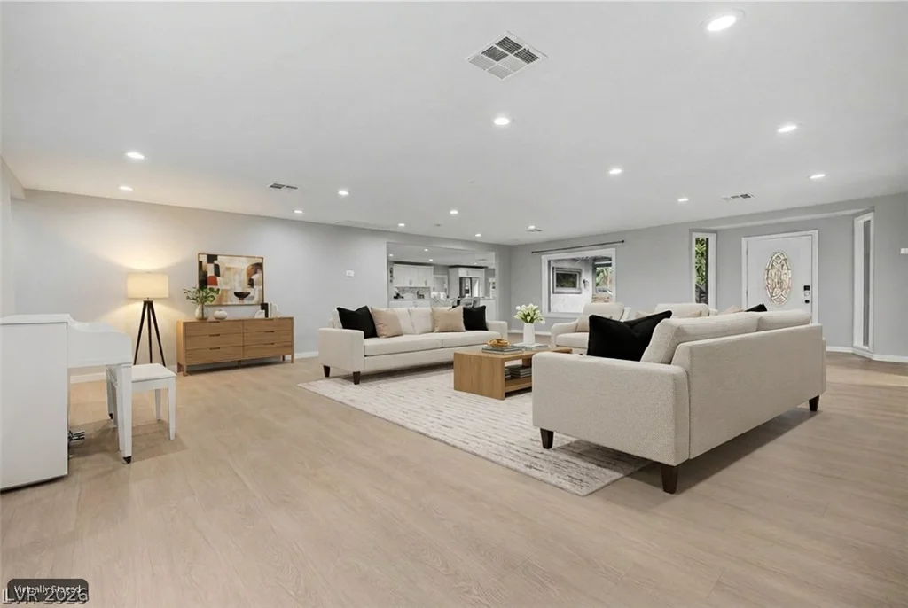 1572 Santa Anita, Las Vegas, NV 89119