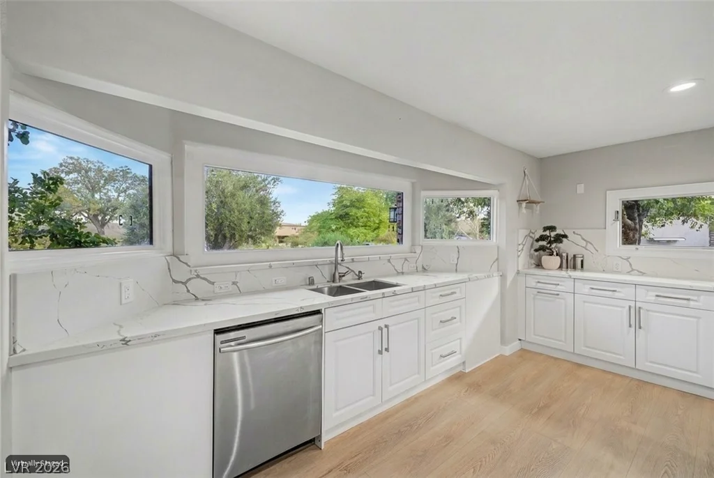 1572 Santa Anita, Las Vegas, NV 89119