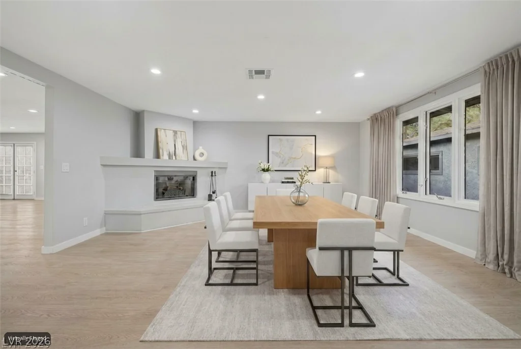 1572 Santa Anita, Las Vegas, NV 89119