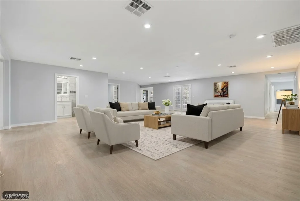 1572 Santa Anita, Las Vegas, NV 89119
