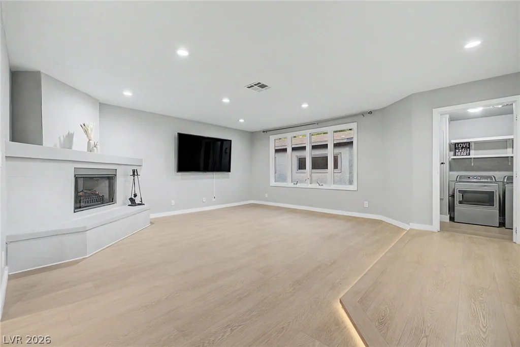 1572 Santa Anita, Las Vegas, NV 89119