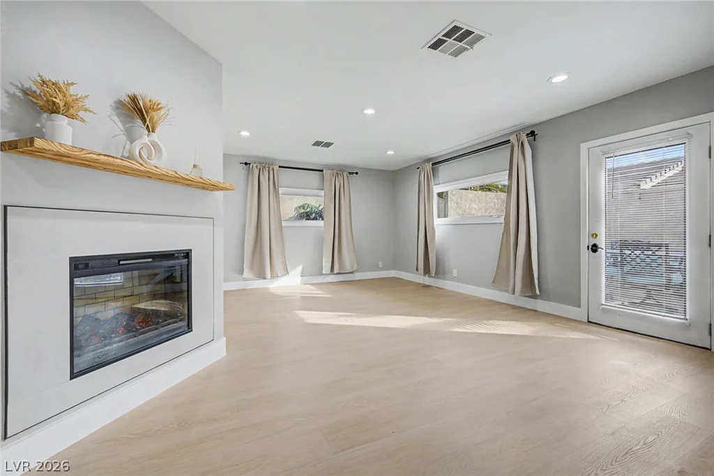 1572 Santa Anita, Las Vegas, NV 89119