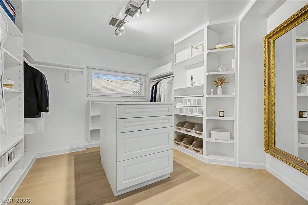 1572 Santa Anita, Las Vegas, NV 89119