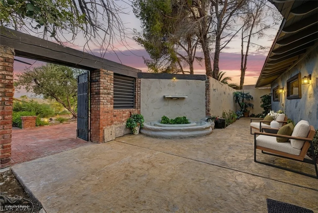 1572 Santa Anita, Las Vegas, NV 89119