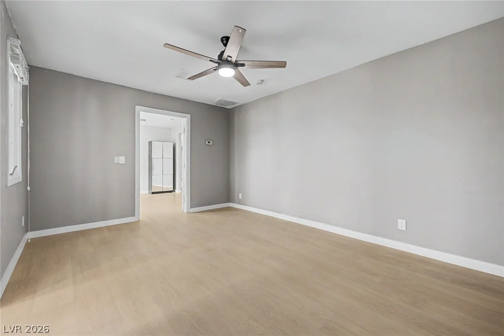 1572 Santa Anita, Las Vegas, NV 89119