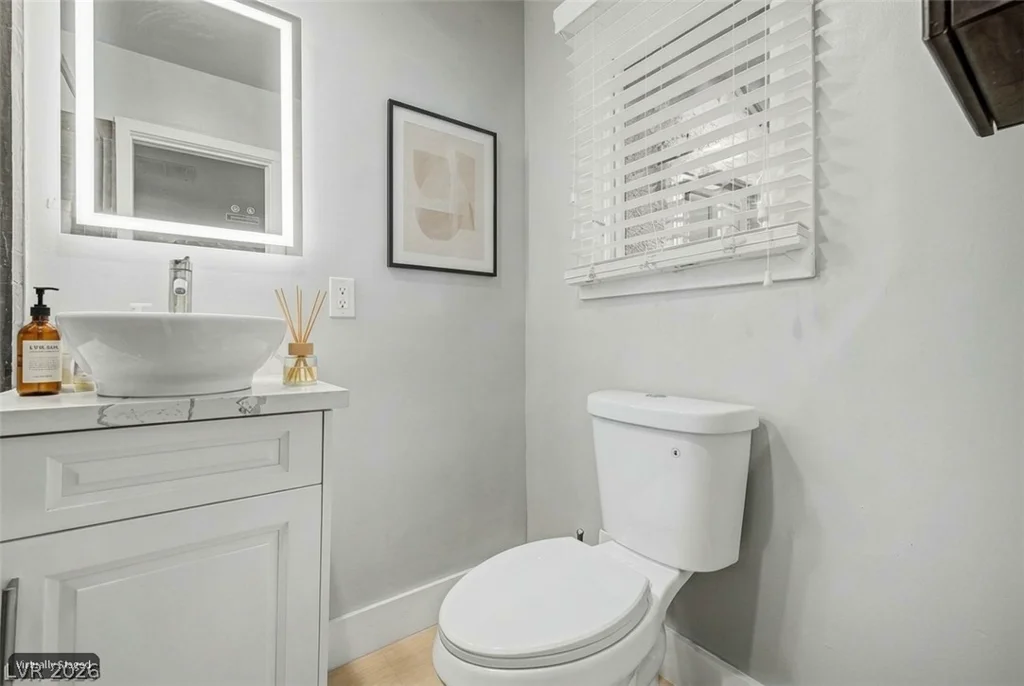 1572 Santa Anita, Las Vegas, NV 89119