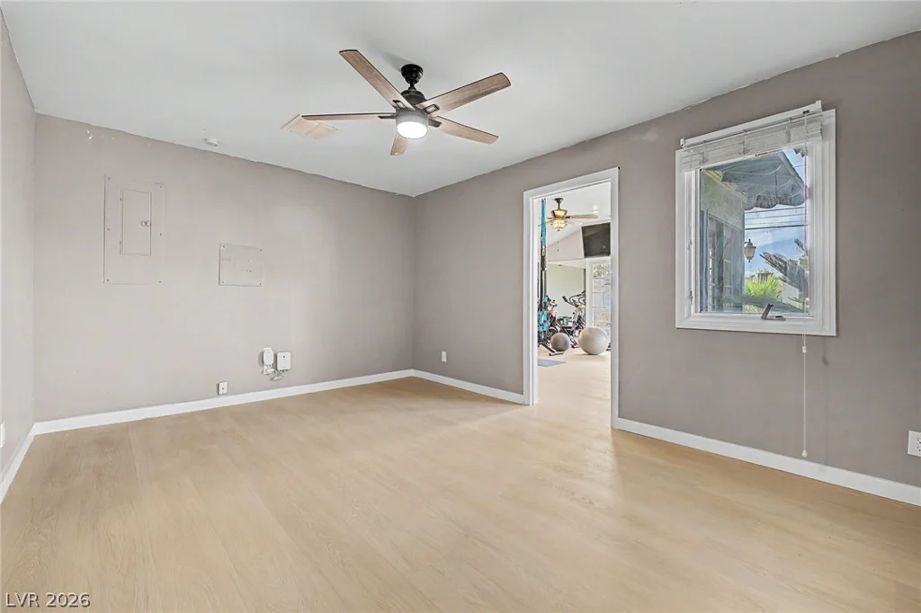 1572 Santa Anita, Las Vegas, NV 89119