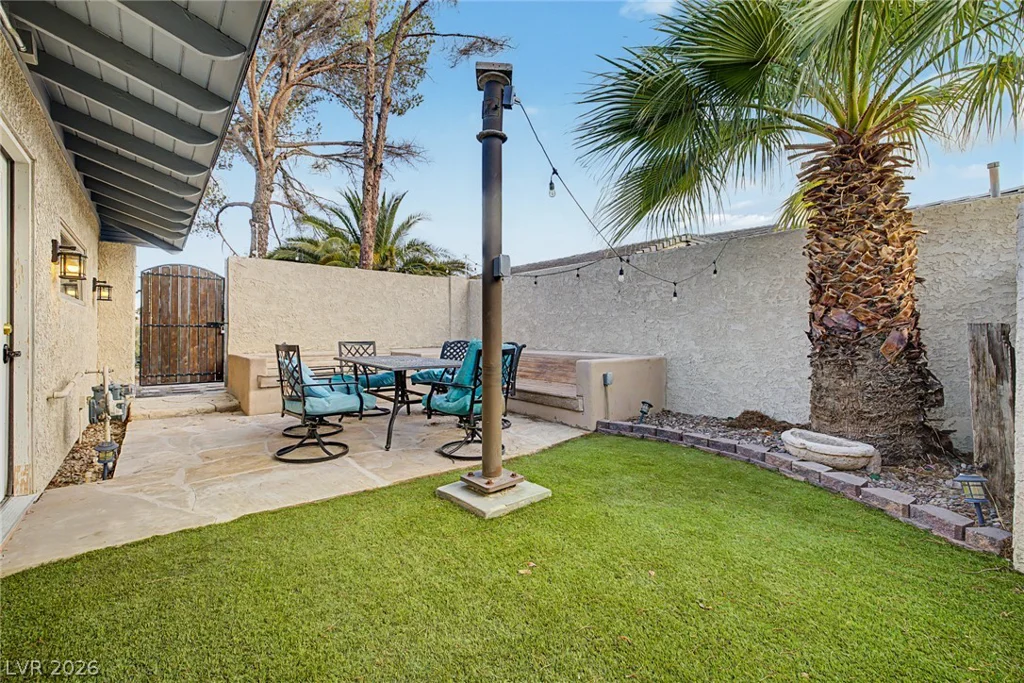 1572 Santa Anita, Las Vegas, NV 89119